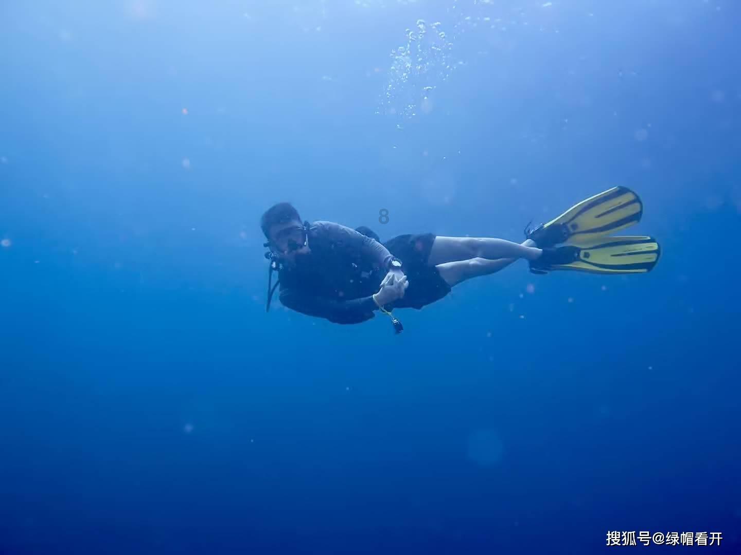 白杨文化：如何运用手持灯光设备为角色面部提供均匀的光线？