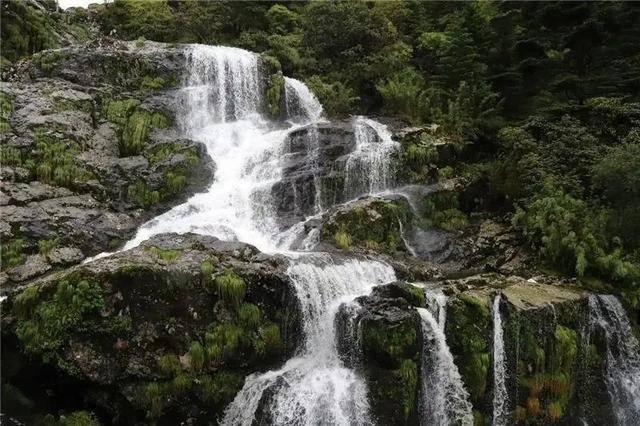 已经死了的公公却梦到他又死了而且埋在另外的山上？游戏画面