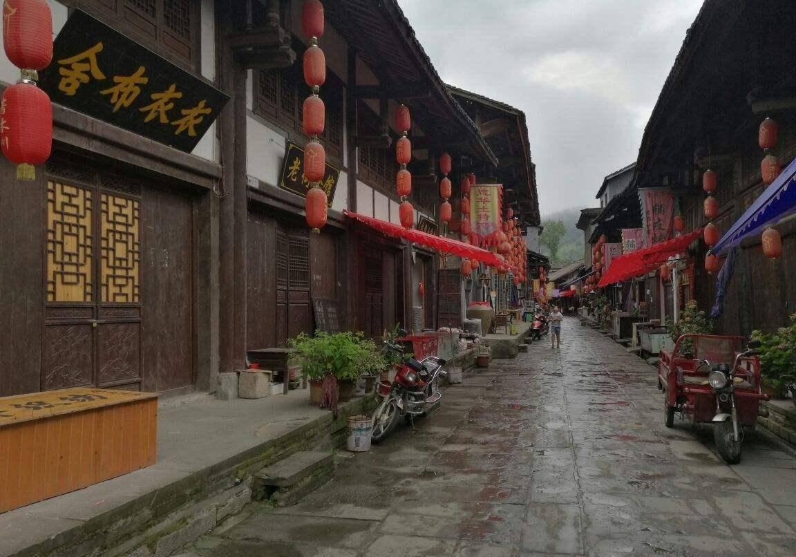 同款药为啥实体药店比网上下单贵?记者走访:比较常见
